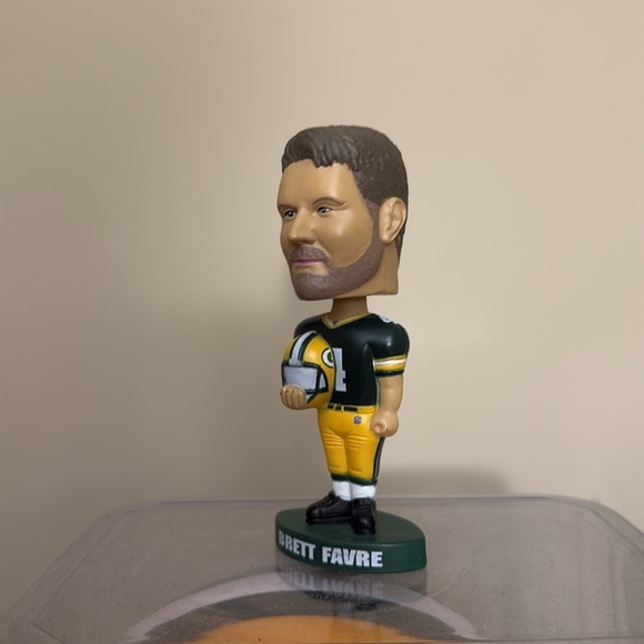 Brett Favre Bobblehead Action Figure - Picture 3 of 9